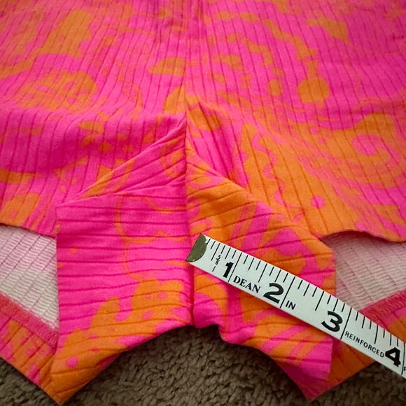 Lilly Pulitzer Liza shorts in Pop Pink Seaesta - size 2 - Picture 6 of 8